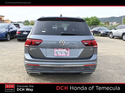 Used 2018 Volkswagen Tiguan SE w/ Panoramic Sunroof Package image 6
