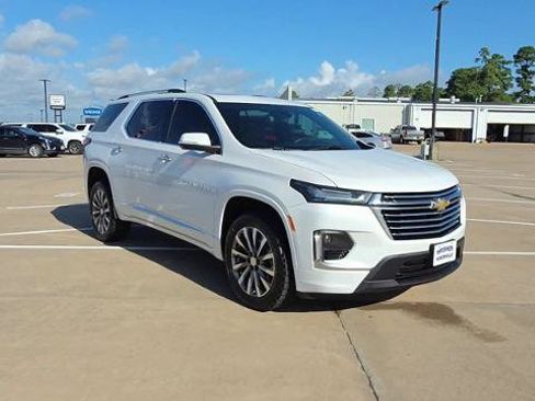 Certified 2023 Chevrolet Traverse Premier FWD image 2