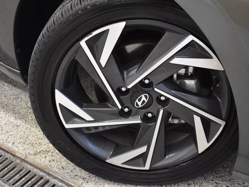 Used 2025 Hyundai Elantra SEL FWD image 31
