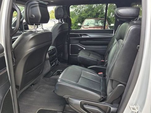 Used 2024 Jeep Wagoneer Series II AWD/4WD image 12
