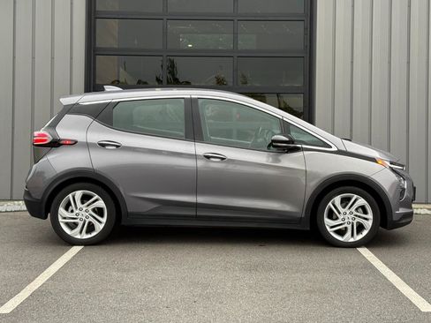 Used 2023 Chevrolet Bolt LT w/ Driver Confidence Package FWD image 4