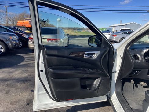 Used 2014 Nissan Pathfinder SL w/ Trailer Tow Package image 21