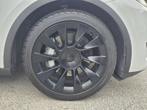 Used 2023 Tesla Model Y Long Range AWD/4WD image 12