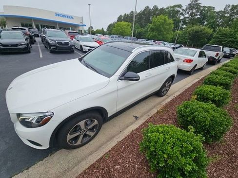 Used 2018 Mercedes-Benz GLC 300 4MATIC image 3