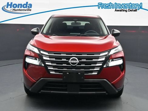 Used 2024 Nissan Rogue S AWD/4WD image 3