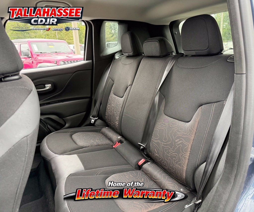 Used 2023 Jeep Renegade Latitude AWD/4WD image 32