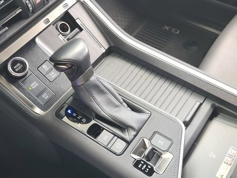 Used 2024 Lexus GX 550 w/ Accessory Package (Z1) AWD/4WD image 18