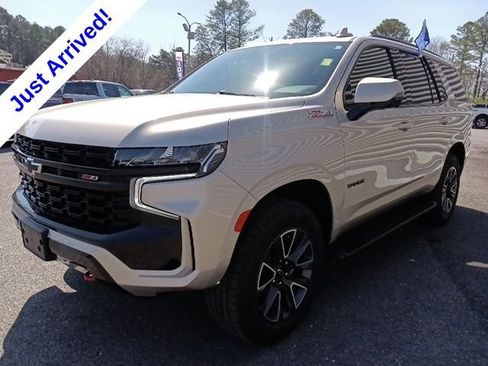 Used 2024 Chevrolet Tahoe Z71 w/ Luxury Package AWD/4WD image 7