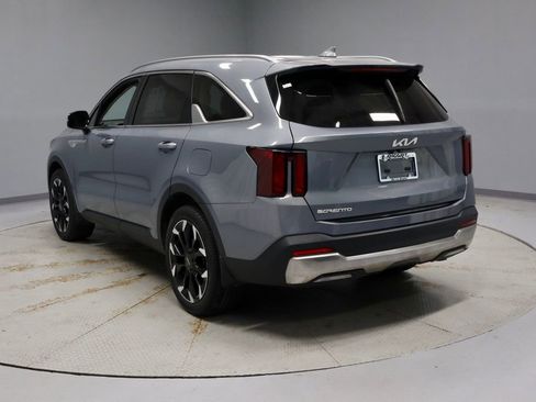 Used 2025 Kia Sorento EX FWD image 10