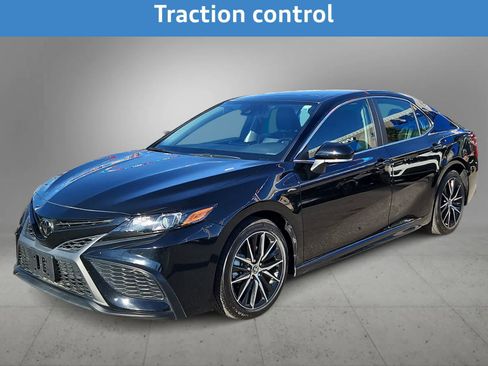 Used 2024 Toyota Camry SE image 6