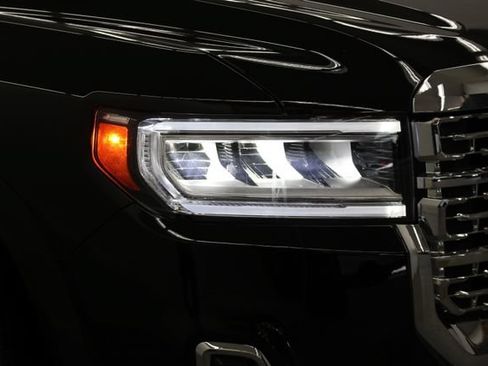 Used 2023 GMC Acadia Denali w/ Black Diamond Edition AWD/4WD image 4