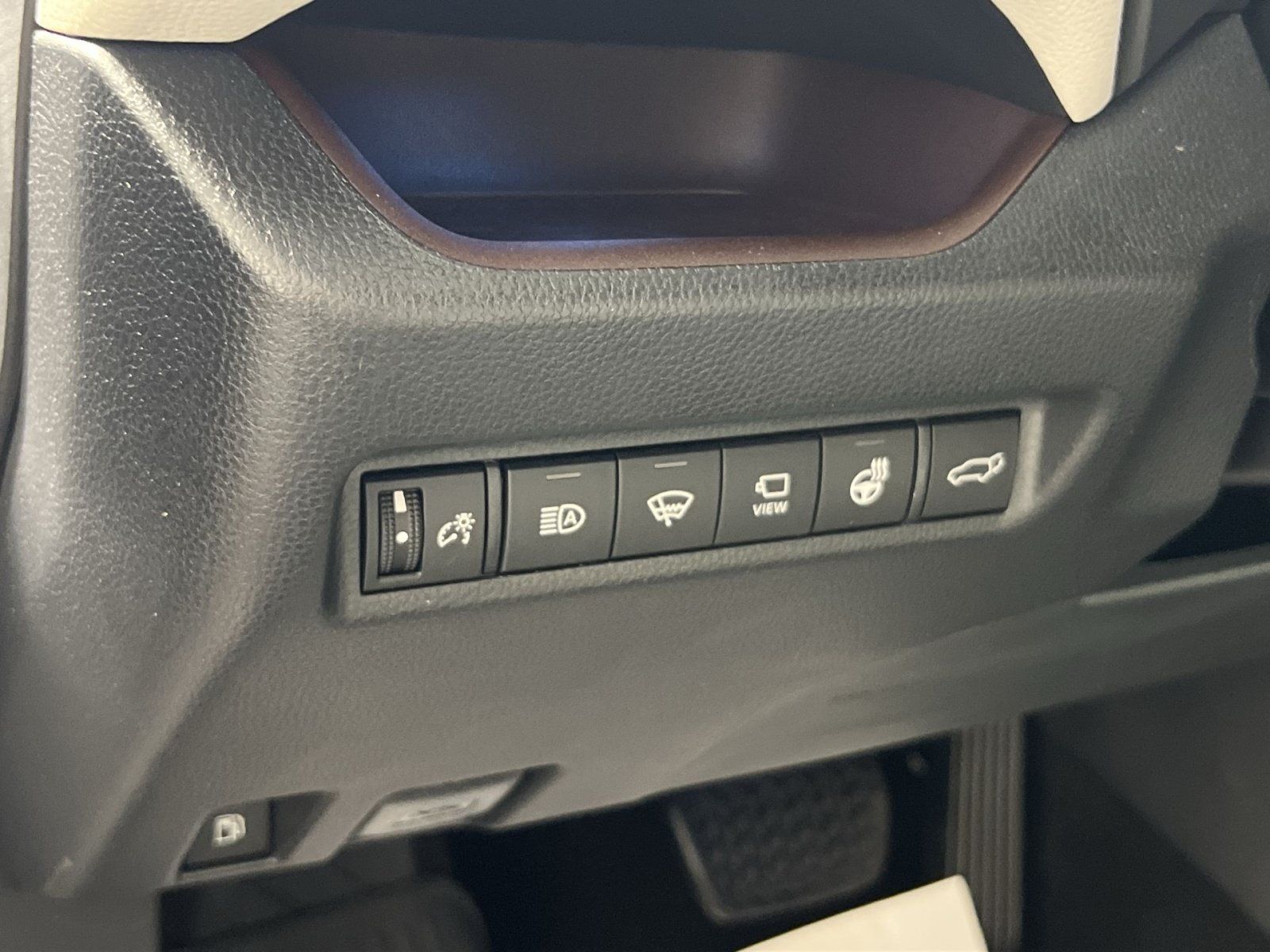 Used 2019 Toyota RAV4 Limited AWD/4WD image 31