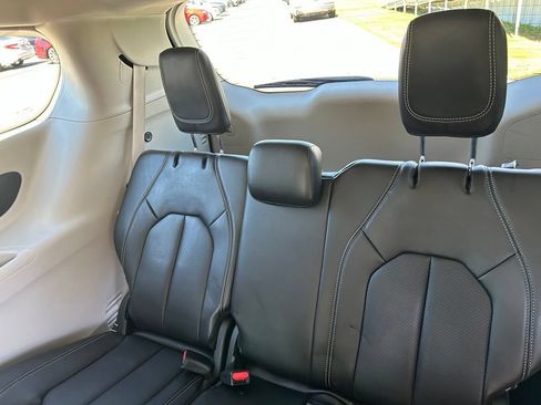 Used 2023 Chrysler Pacifica Touring-L FWD image 52