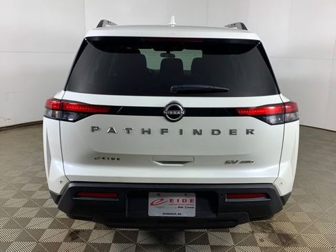 Used 2024 Nissan Pathfinder SV image 8
