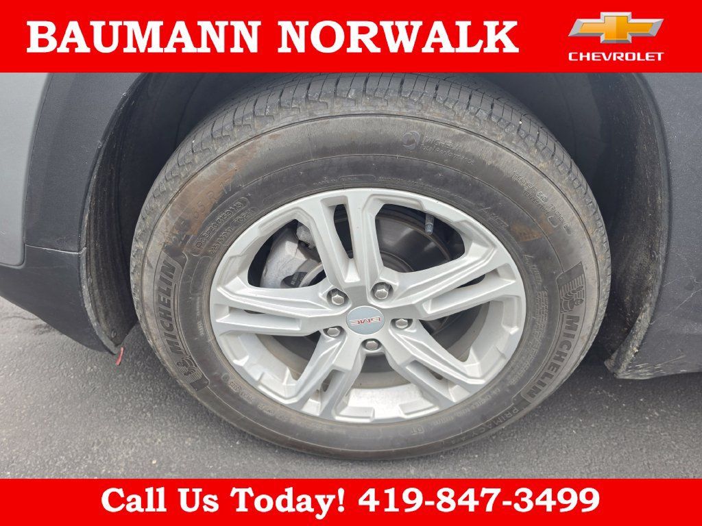 Used 2024 GMC Terrain SLE w/ Driver Convenience Package FWD image 17