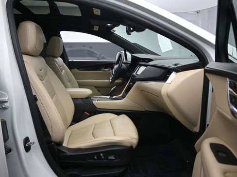 Used 2018 Cadillac XT5 Premium Luxury image 32