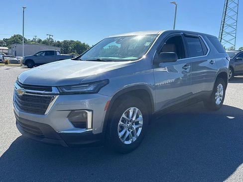 Used 2023 Chevrolet Traverse LS FWD image 6