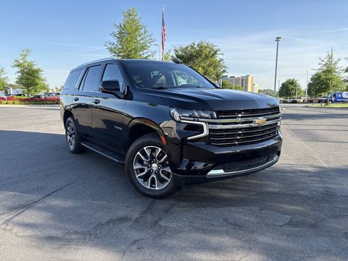 Used 2022 Chevrolet Tahoe LT w/ Luxury Package AWD/4WD image 2