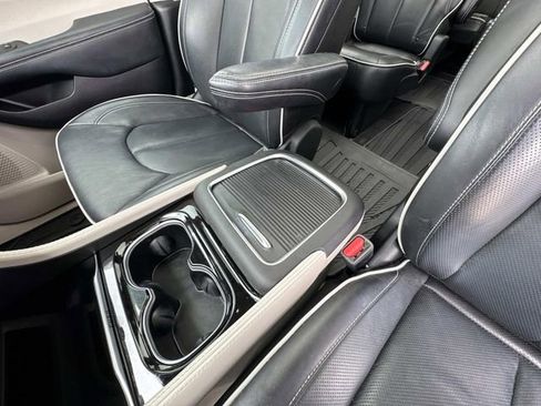 Used 2022 Chrysler Pacifica Limited AWD/4WD image 51