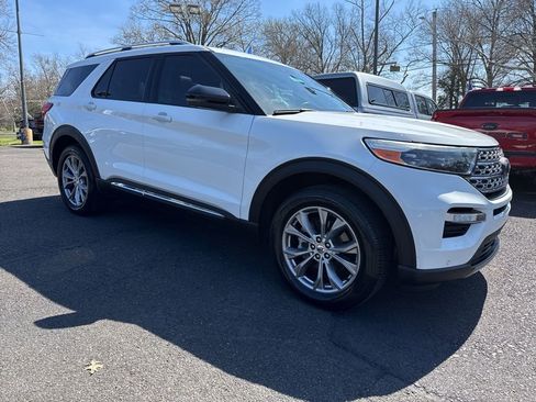 Certified 2022 Ford Explorer Limited w/ Equipment Group 301A AWD/4WD image 3