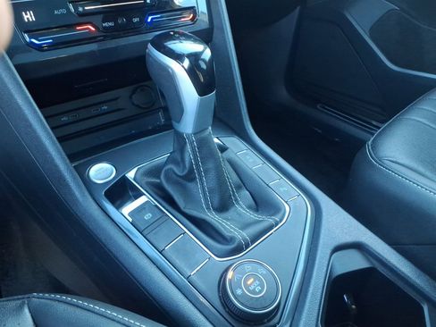 Used 2024 Volkswagen Tiguan SE R-Line image 15