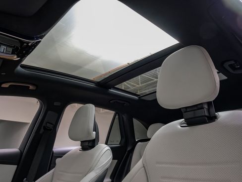 Used 2024 Mercedes-Benz GLC 300 4MATIC w/ AMG Line image 5