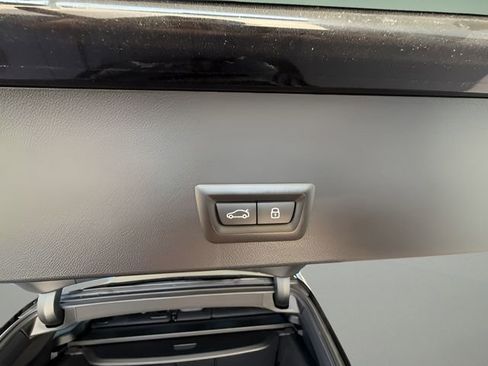 Used 2025 BMW X3 M50 w/ Premium Package image 37