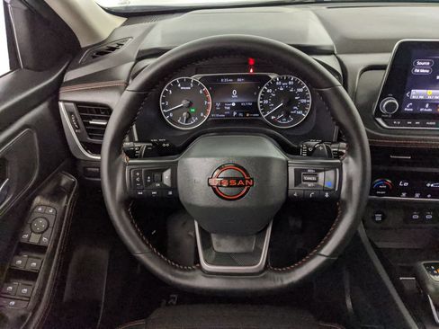Used 2025 Nissan Rogue SV AWD/4WD image 11
