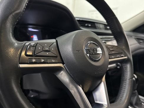 Used 2017 Nissan Rogue SV w/ SV Family Package image 33