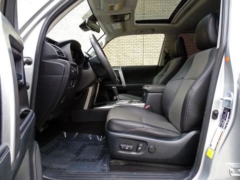 Used 2021 Toyota 4Runner SR5 Premium w/ Moonroof Package RWD image 11