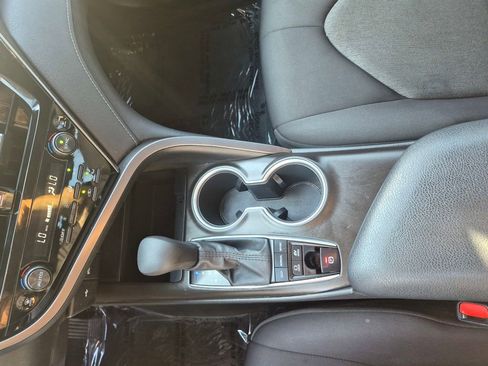 Used 2022 Toyota Camry LE FWD image 18
