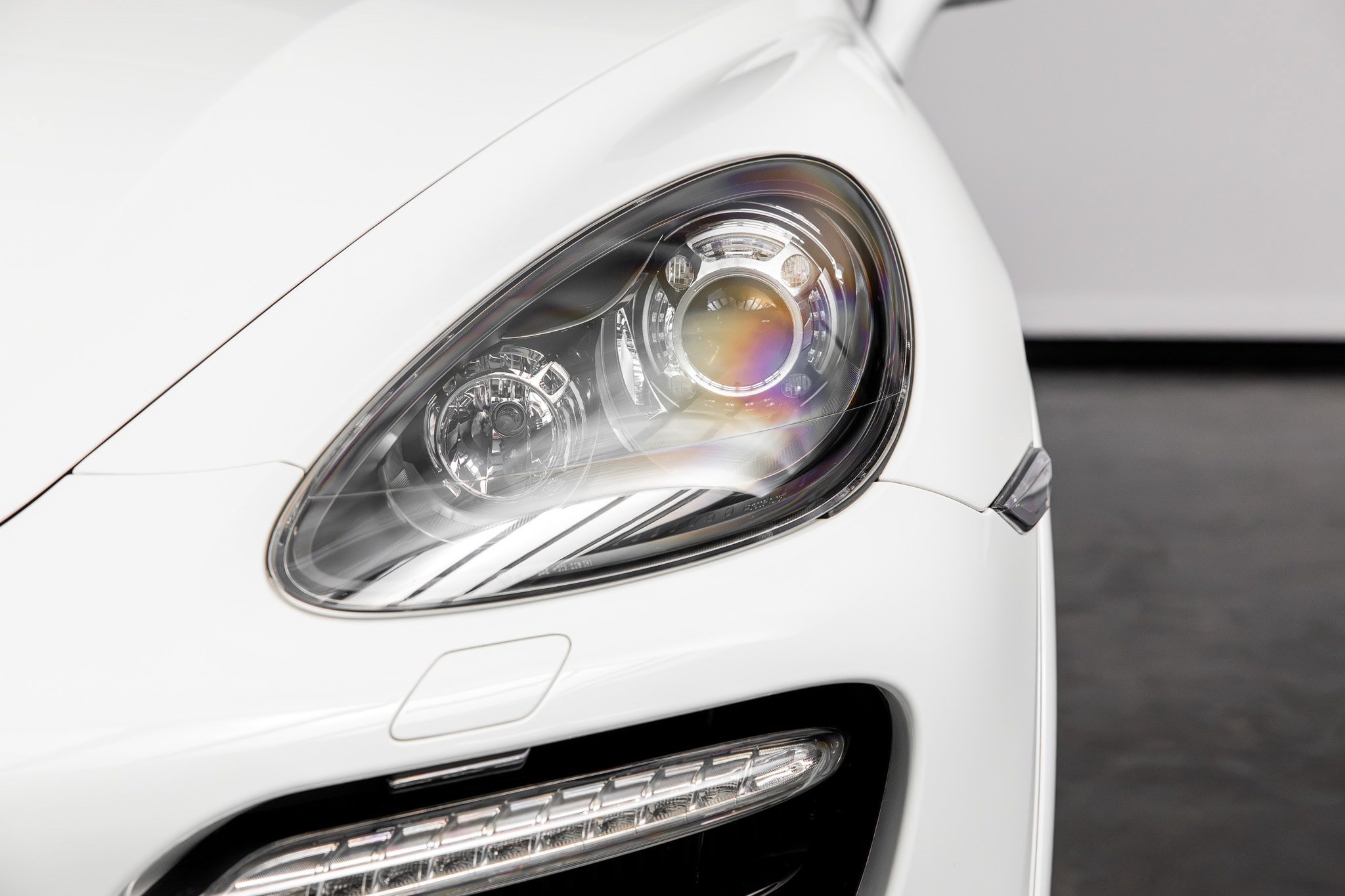 Used 2014 Porsche Cayenne Turbo S AWD/4WD image 5