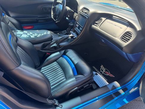 Used 2000 Chevrolet Corvette Coupe w/ Performance Handling Pkg RWD image 10