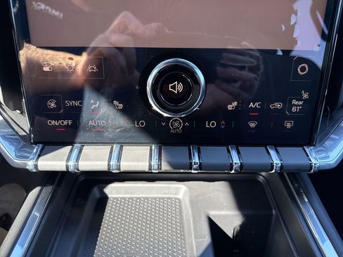 Used 2025 GMC Acadia Elevation FWD image 19