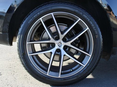 Used 2023 Porsche Macan Turbo image 10