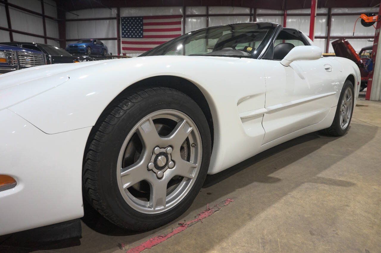 Used 1998 Chevrolet Corvette Coupe RWD image 32