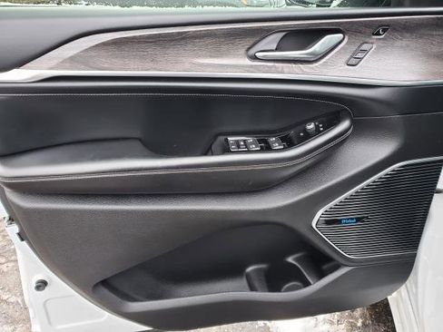 Used 2021 Jeep Grand Cherokee L Overland w/ Luxury Tech Group IV image 22