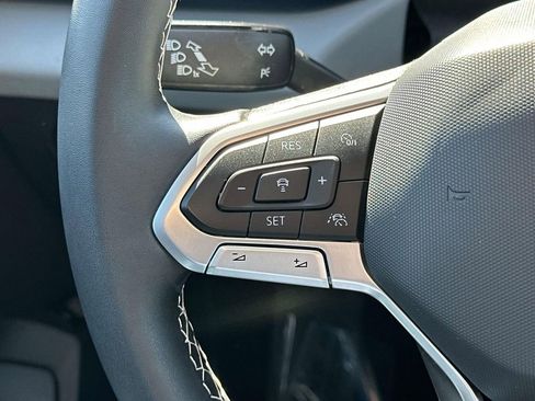 Used 2023 Volkswagen Taos SE w/ Panoramic Sunroof Package image 26