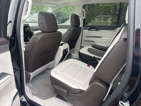 Certified 2024 GMC Acadia Denali w/ Super Cruise Package image 14