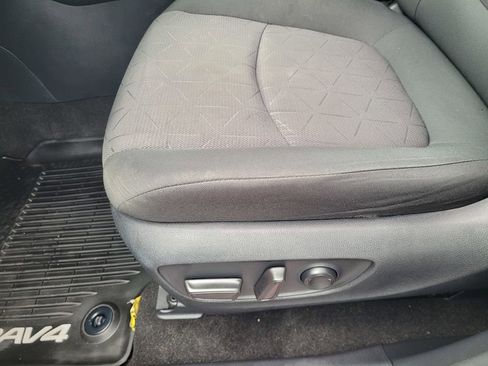 Used 2020 Toyota RAV4 XLE w/ Convenience Package image 27