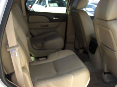 Used 2013 Chevrolet Tahoe LTZ image 17