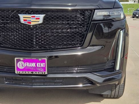 Used 2023 Cadillac Escalade ESV Sport w/ Touring Package image 5