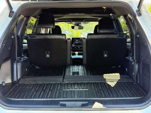 Used 2022 Toyota Highlander XSE AWD/4WD image 11