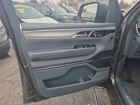 Used 2022 Jeep Grand Wagoneer Series III w/ Rear Seat Video Group 1 image 15