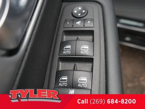 Used 2025 Chrysler Pacifica Limited FWD image 20