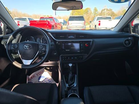 Used 2019 Toyota Corolla SE image 12