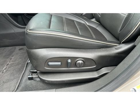 Used 2022 GMC Acadia Denali w/ Denali Technology Package FWD image 21