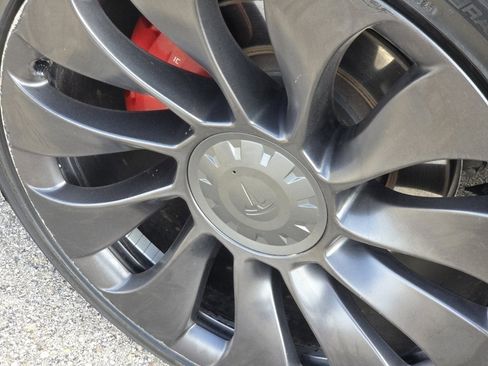 Used 2022 Tesla Model Y Performance image 18