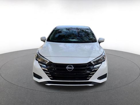 Used 2025 Nissan Versa SV image 2