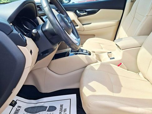 Used 2017 Nissan Rogue SL w/ SL Premium Package FWD image 9